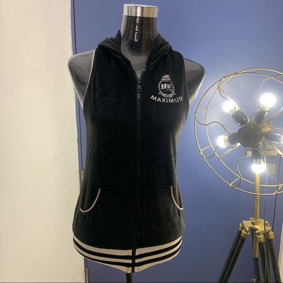 ❄️ Sleeveless Jacket in Black with a Hoodie and Pockets - Picture 5 of 10